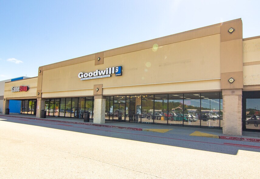 More Photos Of 700-1000 Nitro Market Pl, Nitro Unknown For Lease