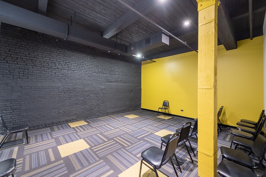 More Photos Of 1501 N Kingsbury St, Chicago General Retail For Lease