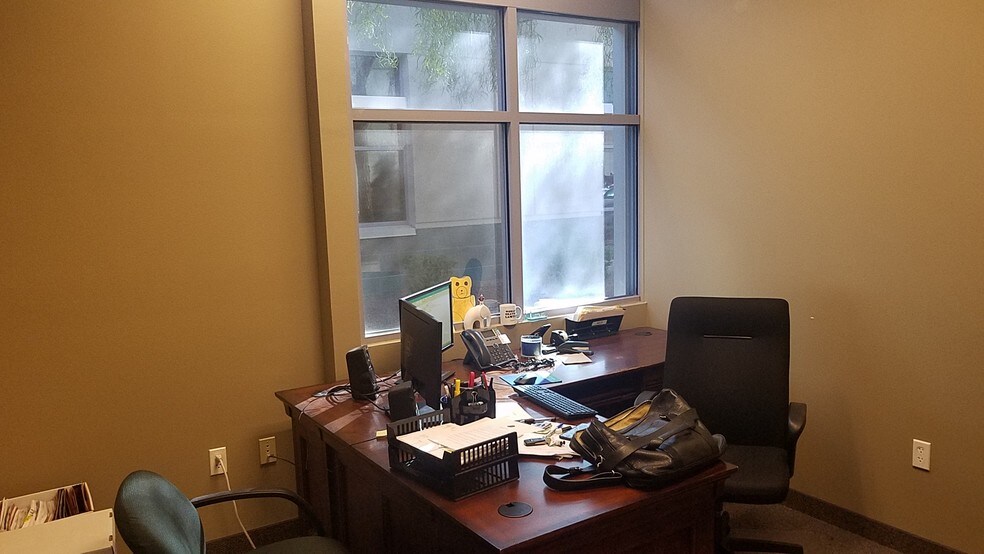 More Photos Of 375 N Stephanie St, Henderson Office For Lease