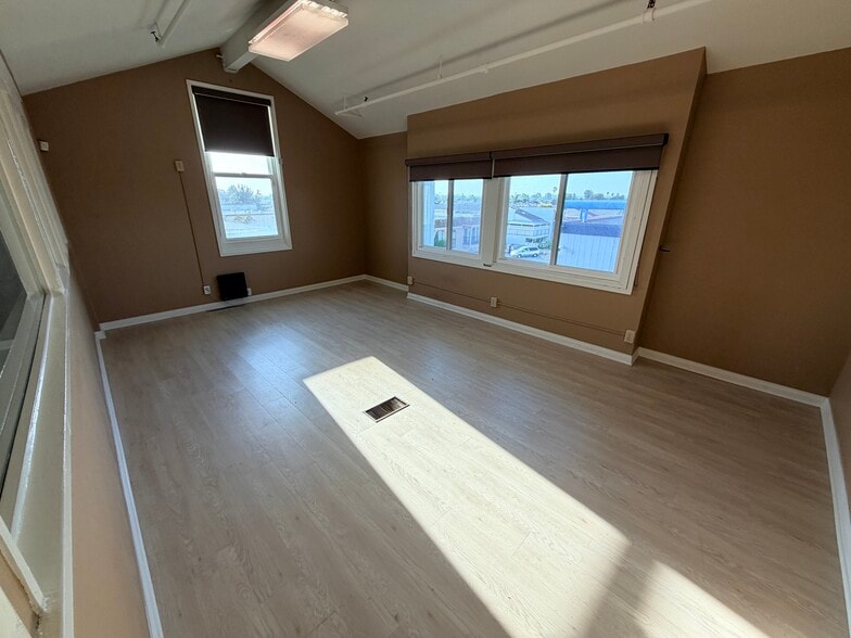 More Photos Of 4911 Warner Ave, Huntington Beach General Retail For Lease