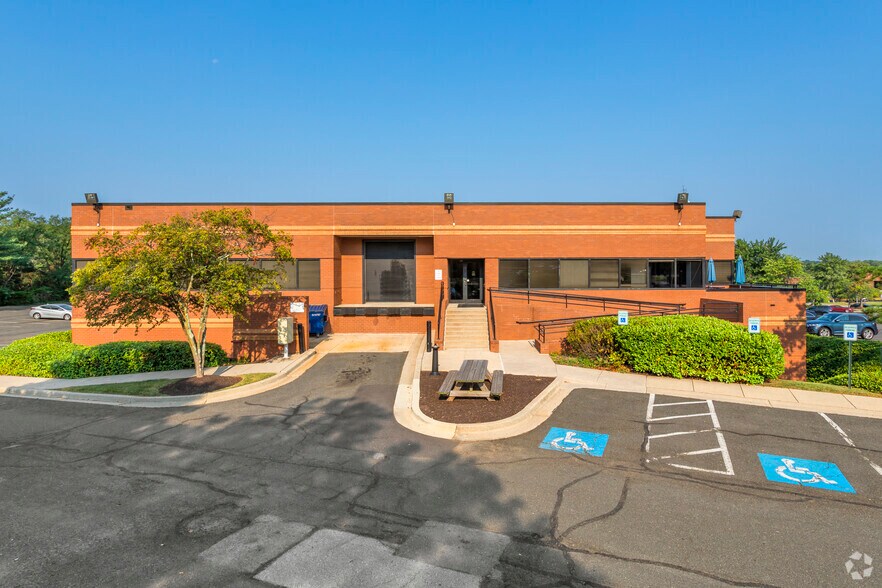 More Photos Of 10003 Derekwood Ln, Lanham Office For Lease