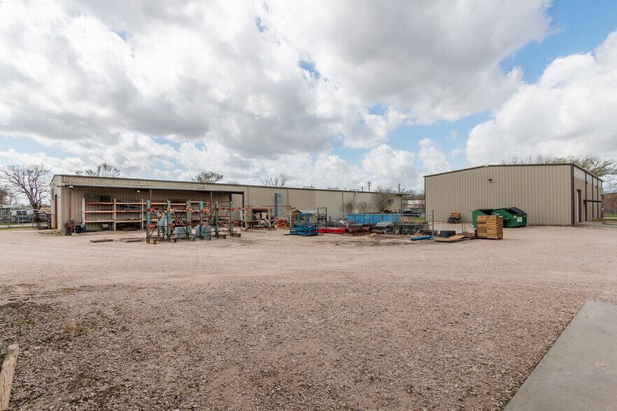 More Photos Of 650 Aldine Bender Rd, Houston Warehouse For Sale