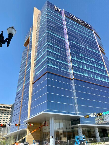 More Photos Of 601 N Mesa St, El Paso Office For Sale