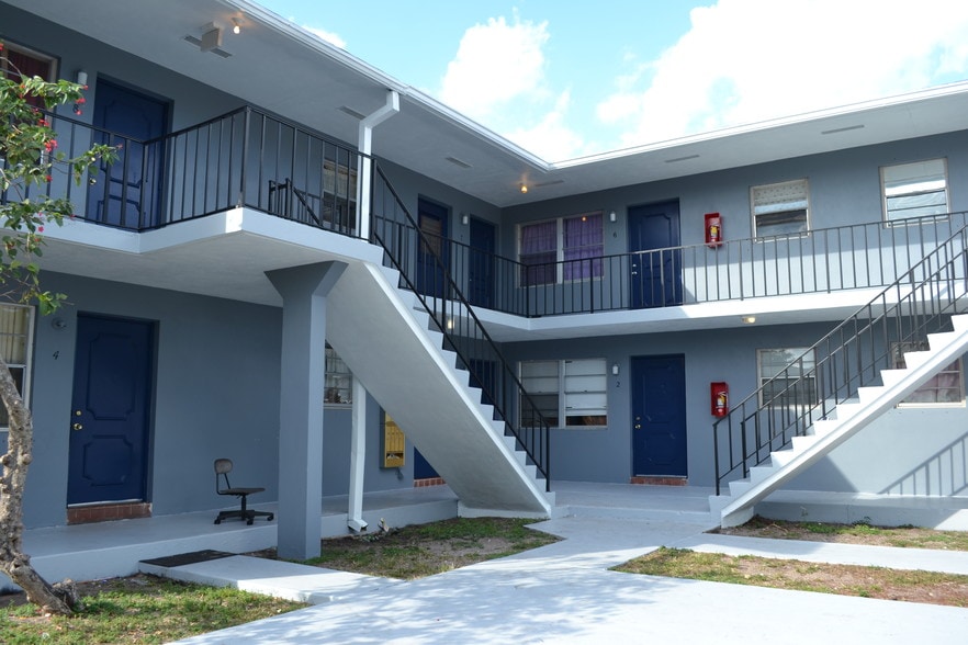 More Photos Of 927 S Pine St, Lake Worth Apartments For Sale