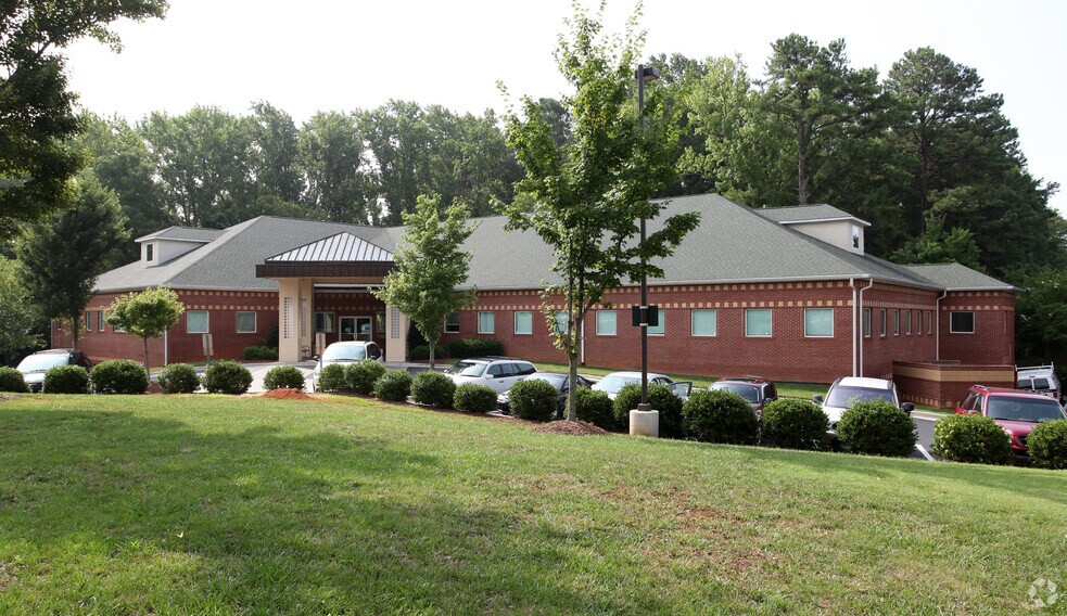 Primary Photo Of 500 Holly Springs Rd, Holly Springs Medical For Lease