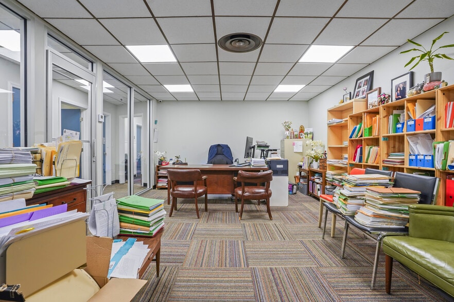 More Photos Of 283 N Broad St, Elizabeth Freestanding For Lease