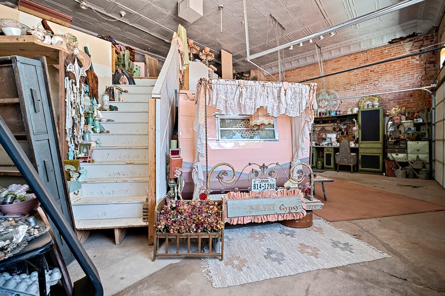 More Photos Of 103 S 6th St, Brownfield Restaurant For Sale