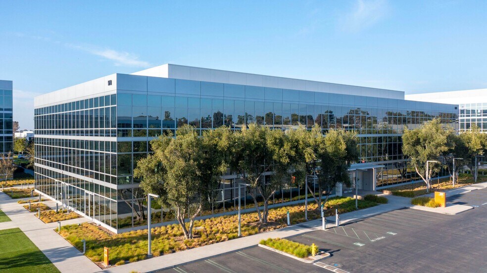 More Photos Of 46 Discovery, Irvine Unknown For Lease