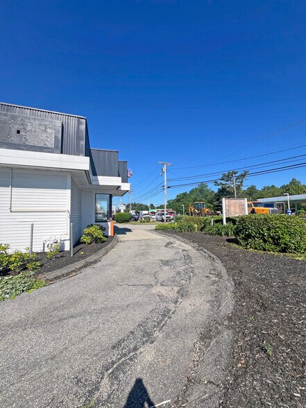 More Photos Of 163 Pleasant St, Brunswick Freestanding For Lease
