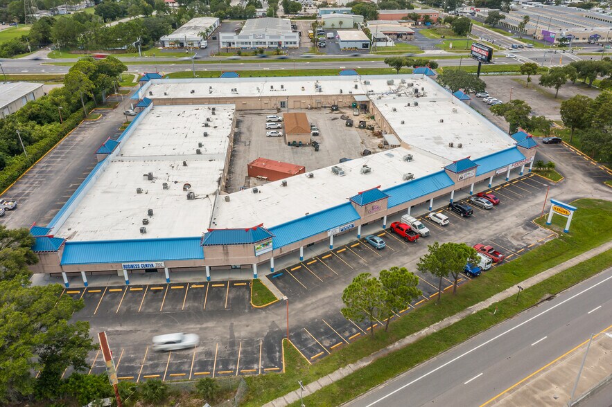 More Photos Of 14100 US Highway 19 N, Clearwater Storefront For Lease