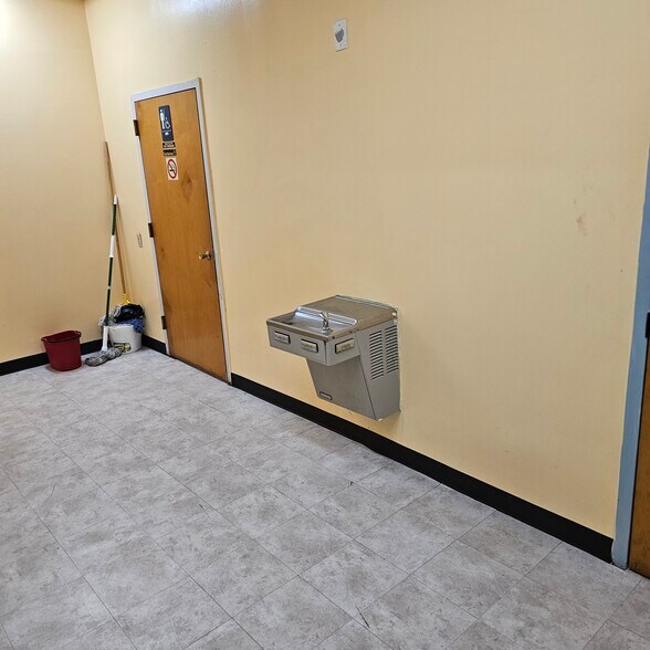 More Photos Of 7930 Pulaski Hwy, Rosedale Warehouse For Lease