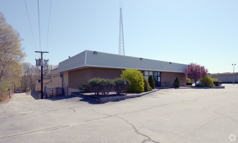 More Photos Of 1320 Eddie Dowling Hwy, Lincoln Showroom For Sale