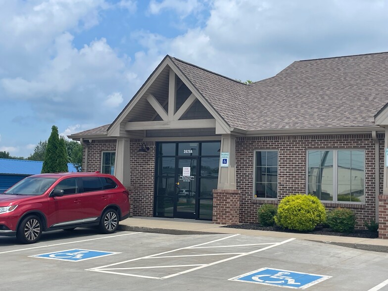 More Photos Of 3929 Lamar Dr, Clarksville Office For Lease