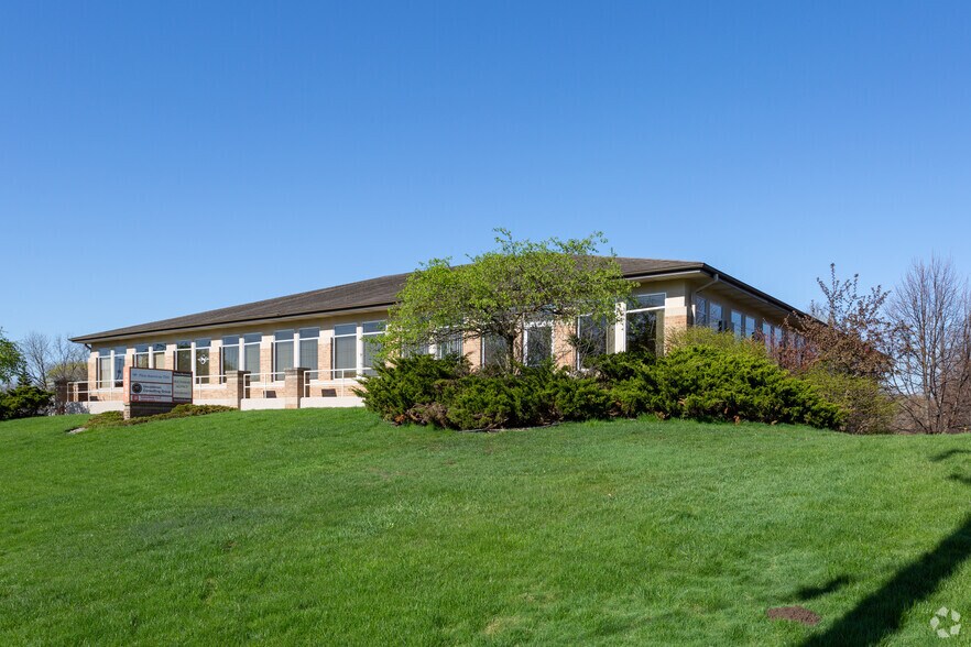 More Photos Of 2305 East Paris Ave SE, Grand Rapids Office For Lease
