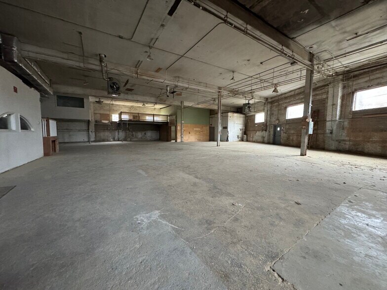 More Photos Of 111 Madison Ave, Hempstead Warehouse For Sale