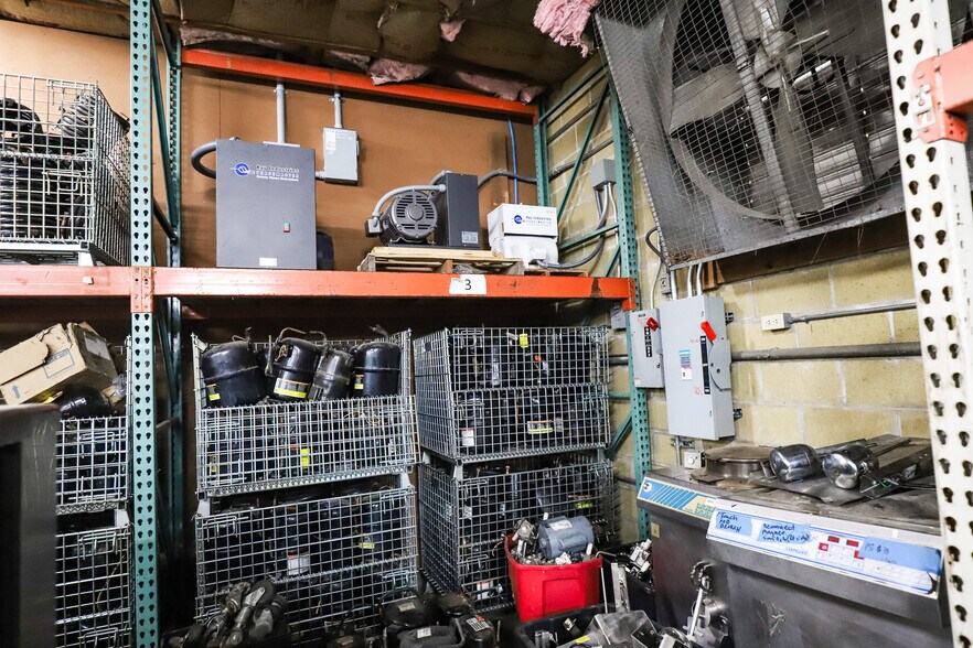 More Photos Of 2300 NW 71st Pl, Gainesville Warehouse For Lease