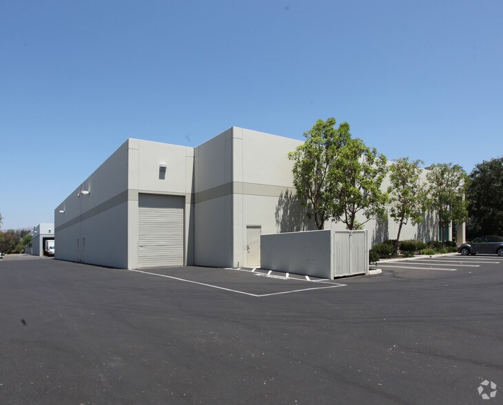 More Photos Of 331 Science Dr, Moorpark Warehouse For Lease