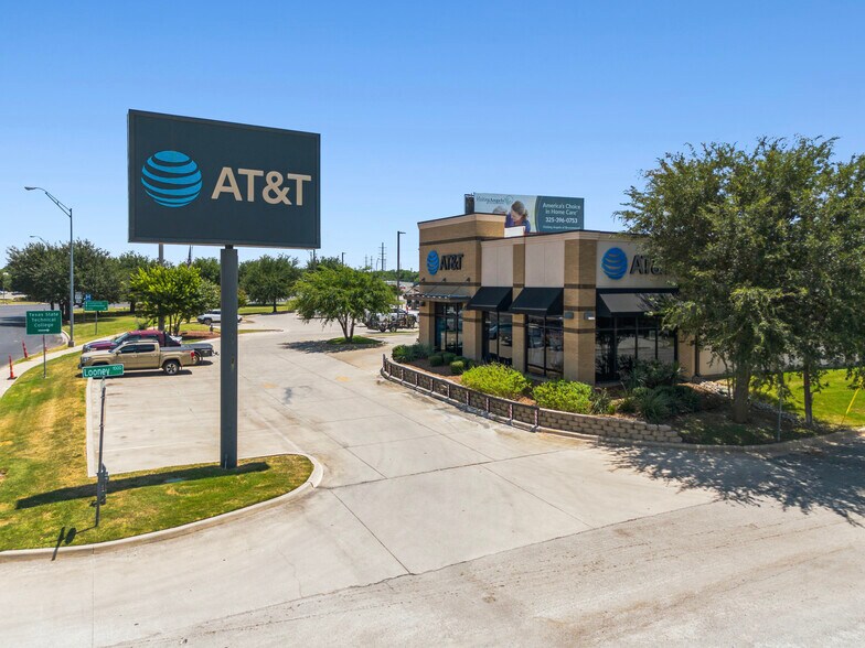 More Photos Of 210 W Commerce St, Brownwood Fast Food For Sale