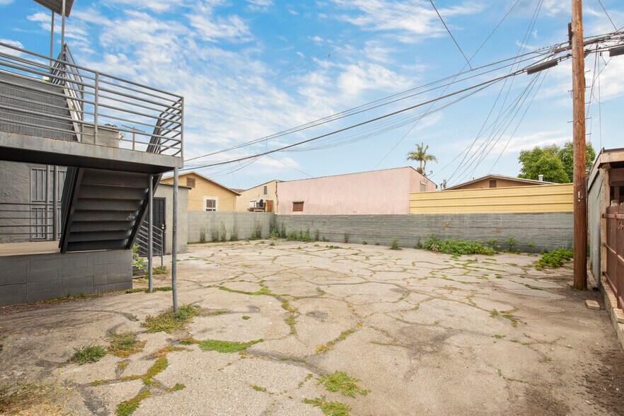 More Photos Of 722 S Ford Blvd, Los Angeles Apartments For Sale