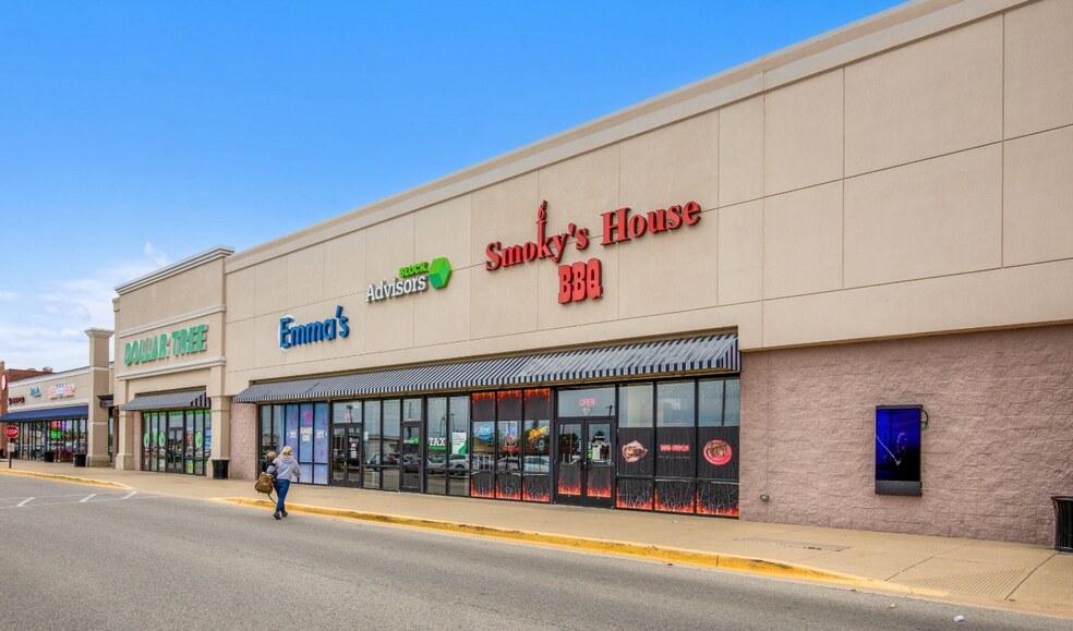 More Photos Of 1201-1335 Savoy Plaza Ln, Savoy General Retail For Lease