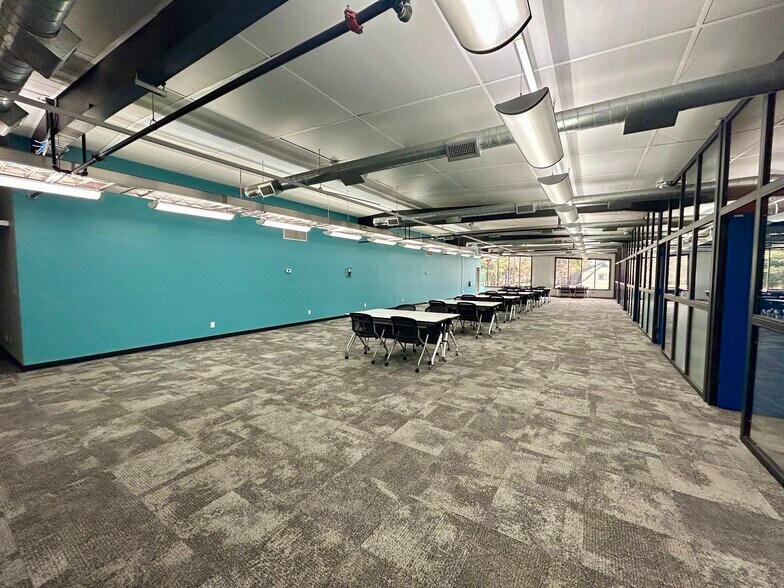 More Photos Of 6510 Bourgeois Rd, Houston Coworking Space