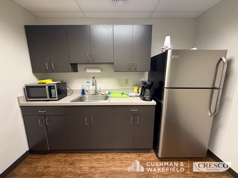 More Photos Of 5455 Broadview Rd, Parma Office For Sale