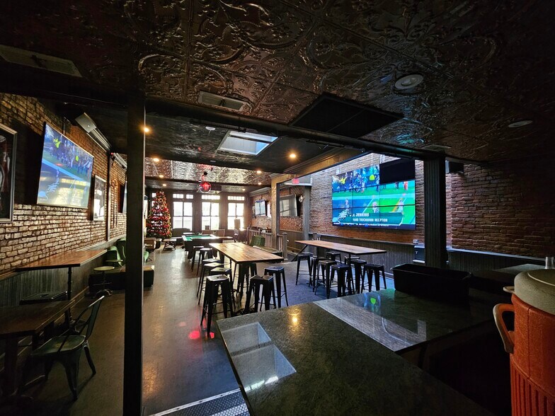 More Photos Of 1404 Main St, Dallas Restaurant For Sale