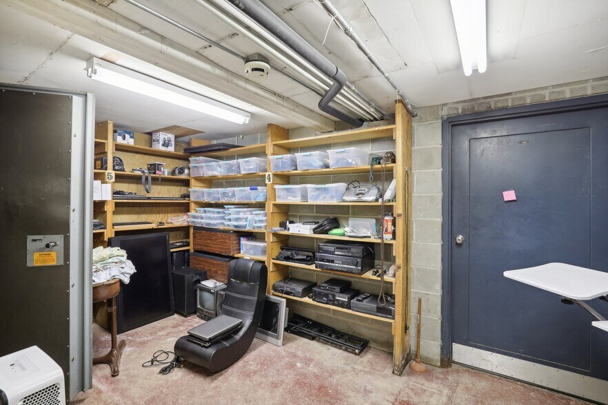 More Photos Of 101 Jones St, Barneveld General Retail For Sale