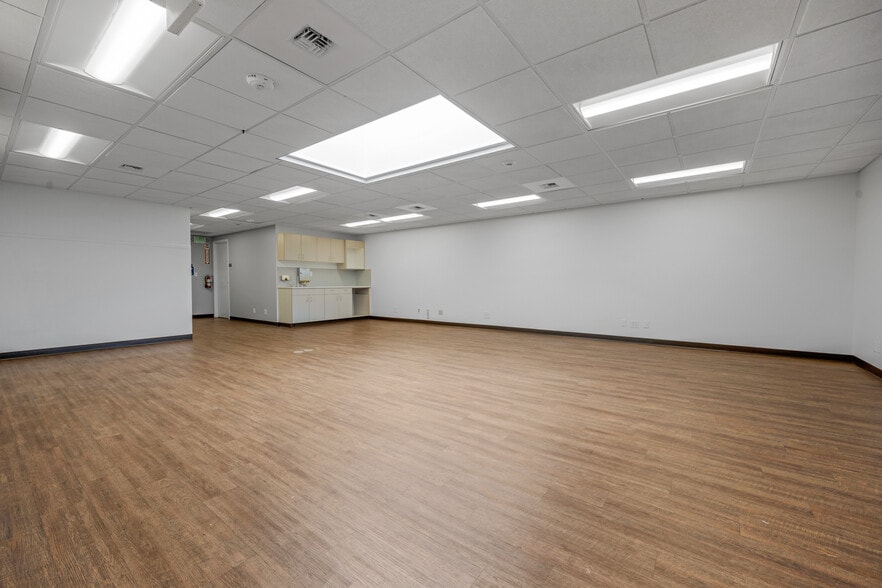 More Photos Of 3102 100th St SW, Everett Warehouse For Lease