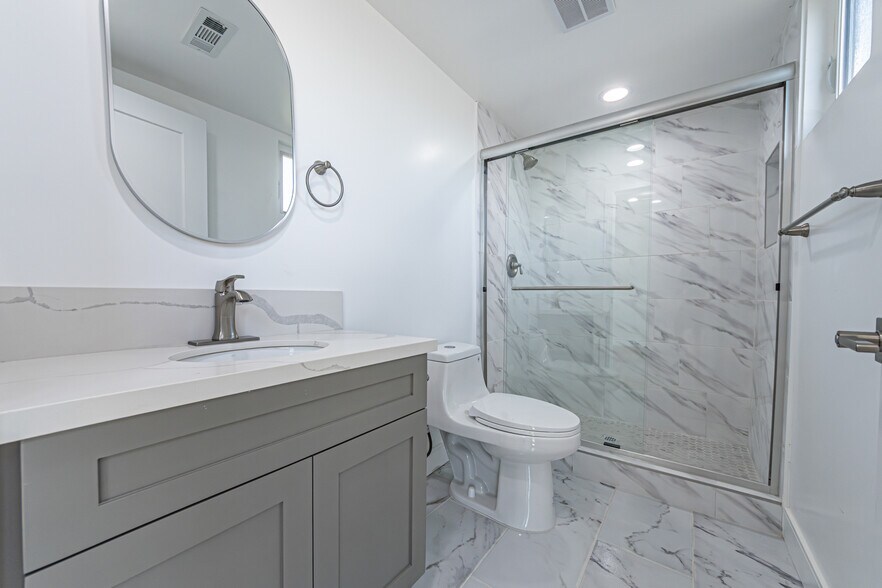 More Photos Of 5436 Romaine St, Los Angeles Apartments For Sale