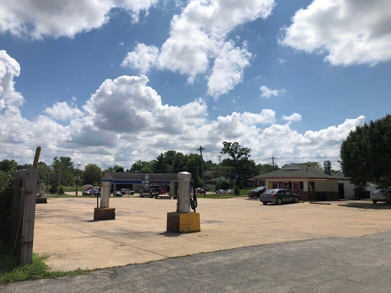 More Photos Of 449 S Church St, Saint Peters Restaurant For Sale