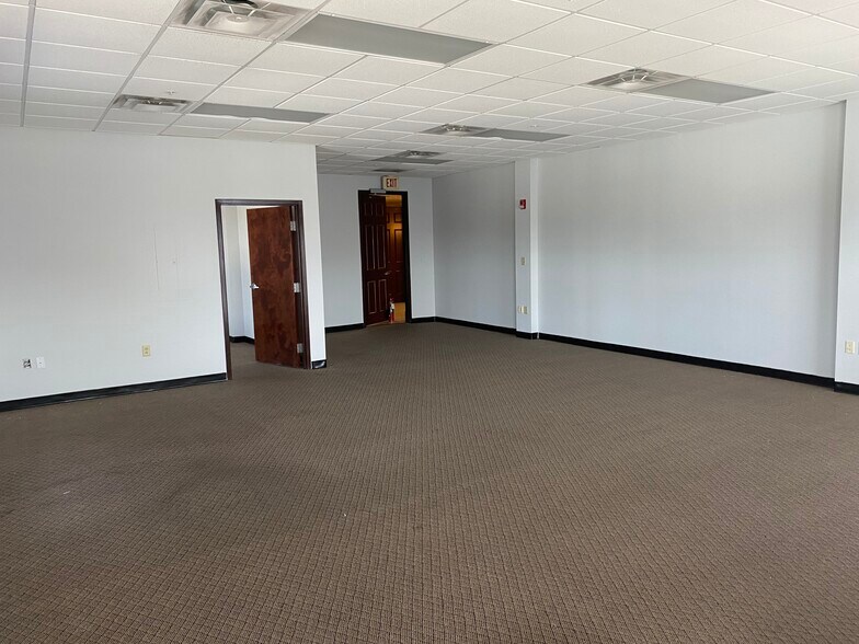 More Photos Of 2295 S Hiawassee Rd, Orlando Office For Sale