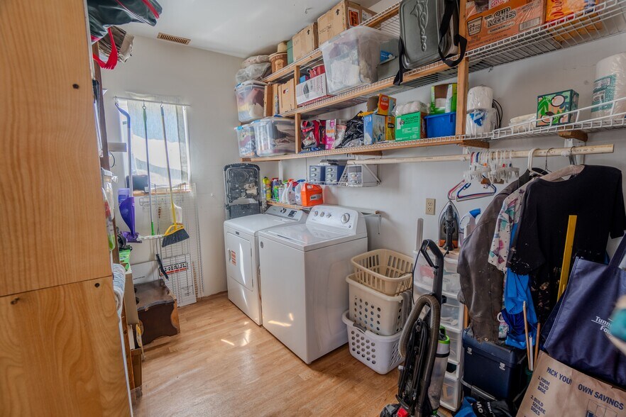 More Photos Of 215 Lawson Ln, Tenmile Warehouse For Sale