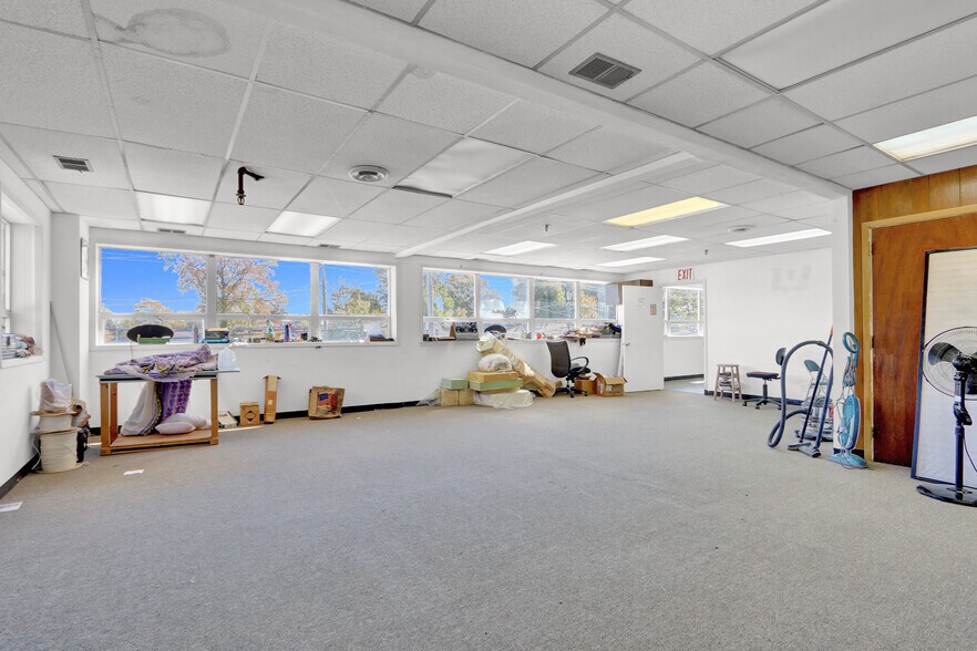 More Photos Of 1438 Wantagh Ave, Wantagh Freestanding For Lease