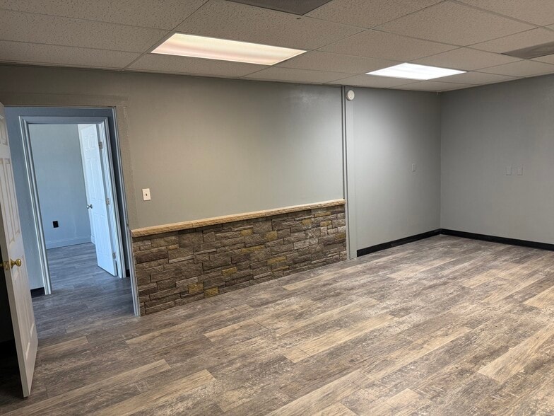 More Photos Of 31007-a W IH-10, Boerne Unknown For Lease