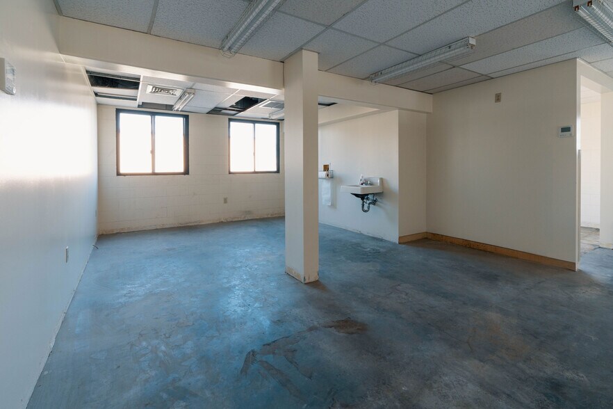 More Photos Of 1709 Kalani St, Honolulu Freestanding For Lease