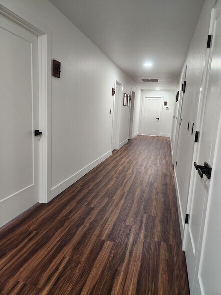 More Photos Of 2115 McDonald, McMinnville Storefront Retail Office For Lease