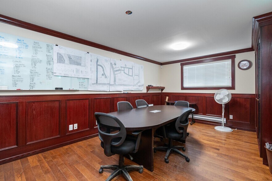 More Photos Of 2253-2265B W Railway St, Abbotsford Warehouse For Lease