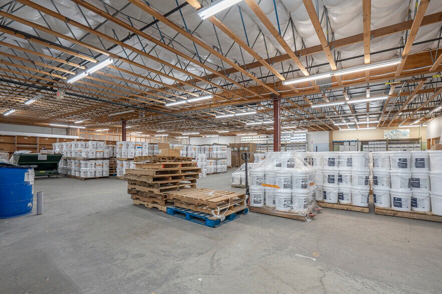 More Photos Of 12812 NE Whitaker Way, Portland Warehouse For Lease