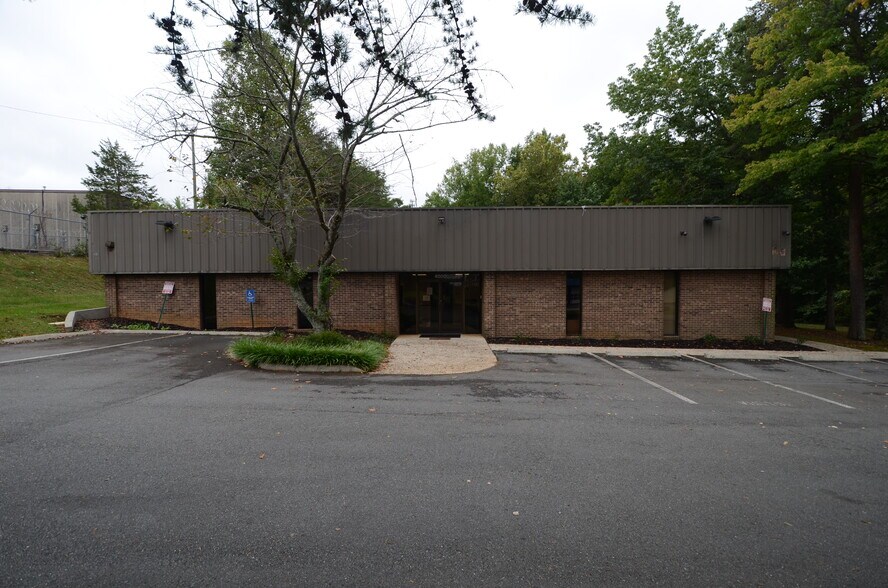 More Photos Of 4000 Brownsboro Rd, Winston-Salem Light Manufacturing For Sale
