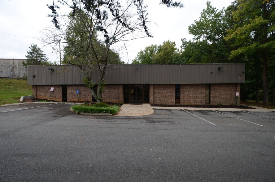 More Photos Of 4000 Brownsboro Rd, Winston-Salem Light Manufacturing For Lease