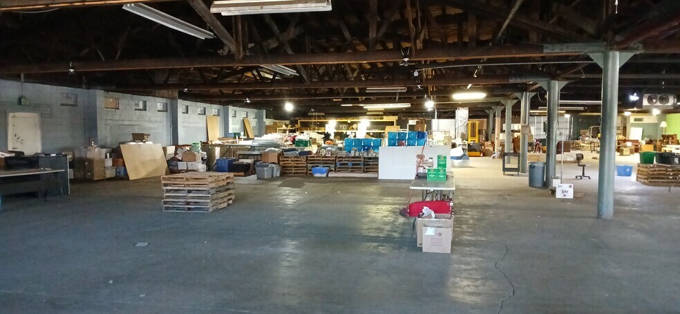 More Photos Of 806 W Us Highway 20, Michigan City Showroom For Lease