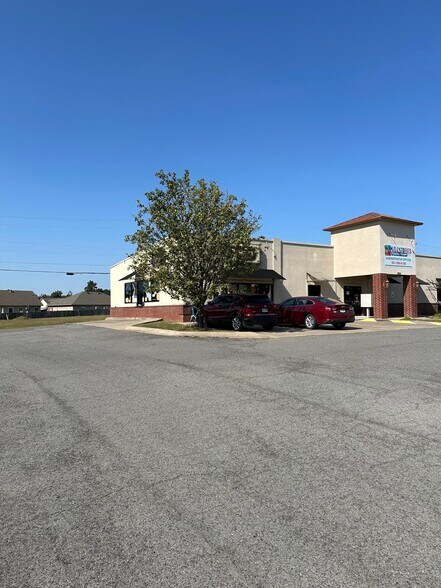 More Photos Of 2792-2800 S 2nd St, Cabot Unknown For Lease