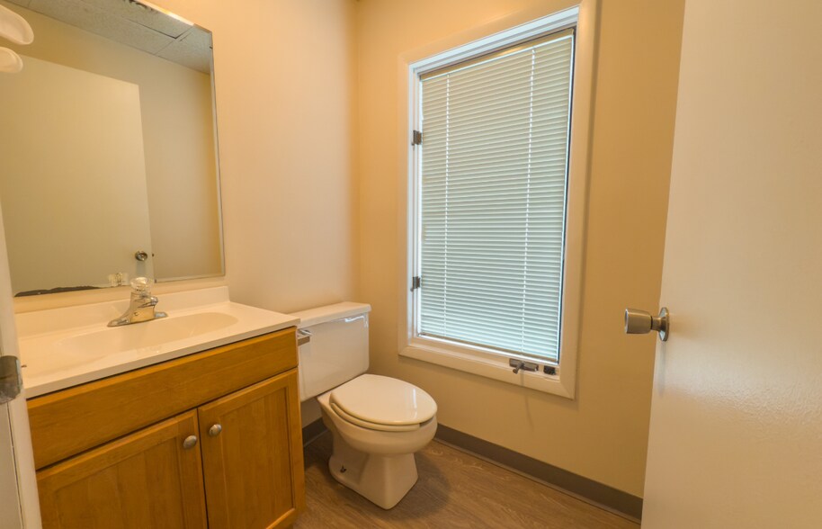 More Photos Of 100 Arbor Dr, Christiansburg Office For Lease