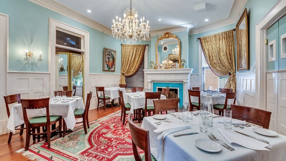More Photos Of 119 E 37th St, Savannah Restaurant For Sale