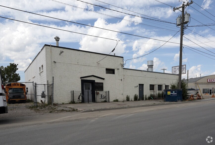 Primary Photo Of 746 41st Ave NE, Calgary Flex For Sale