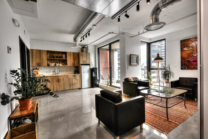 More Photos Of 1195 Rue Wellington, Montréal Office For Sale