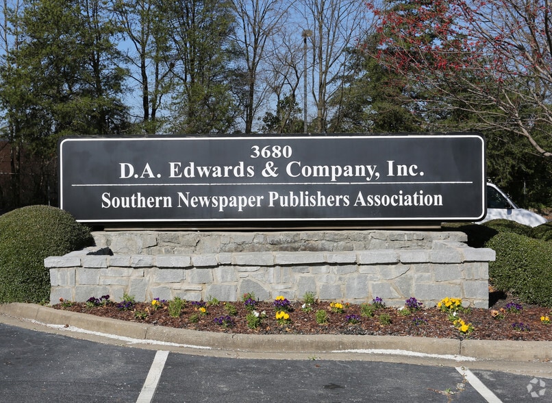 More Photos Of 3680 N Peachtree Rd, Chamblee Loft Creative Space For Lease