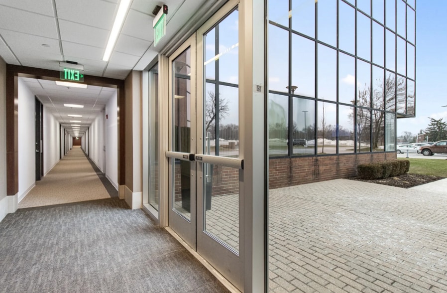 More Photos Of 2855 Coolidge Hwy, Troy Office For Lease