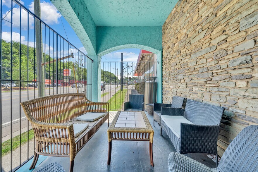 More Photos Of 2601 Franklin Rd, Roanoke Freestanding For Sale